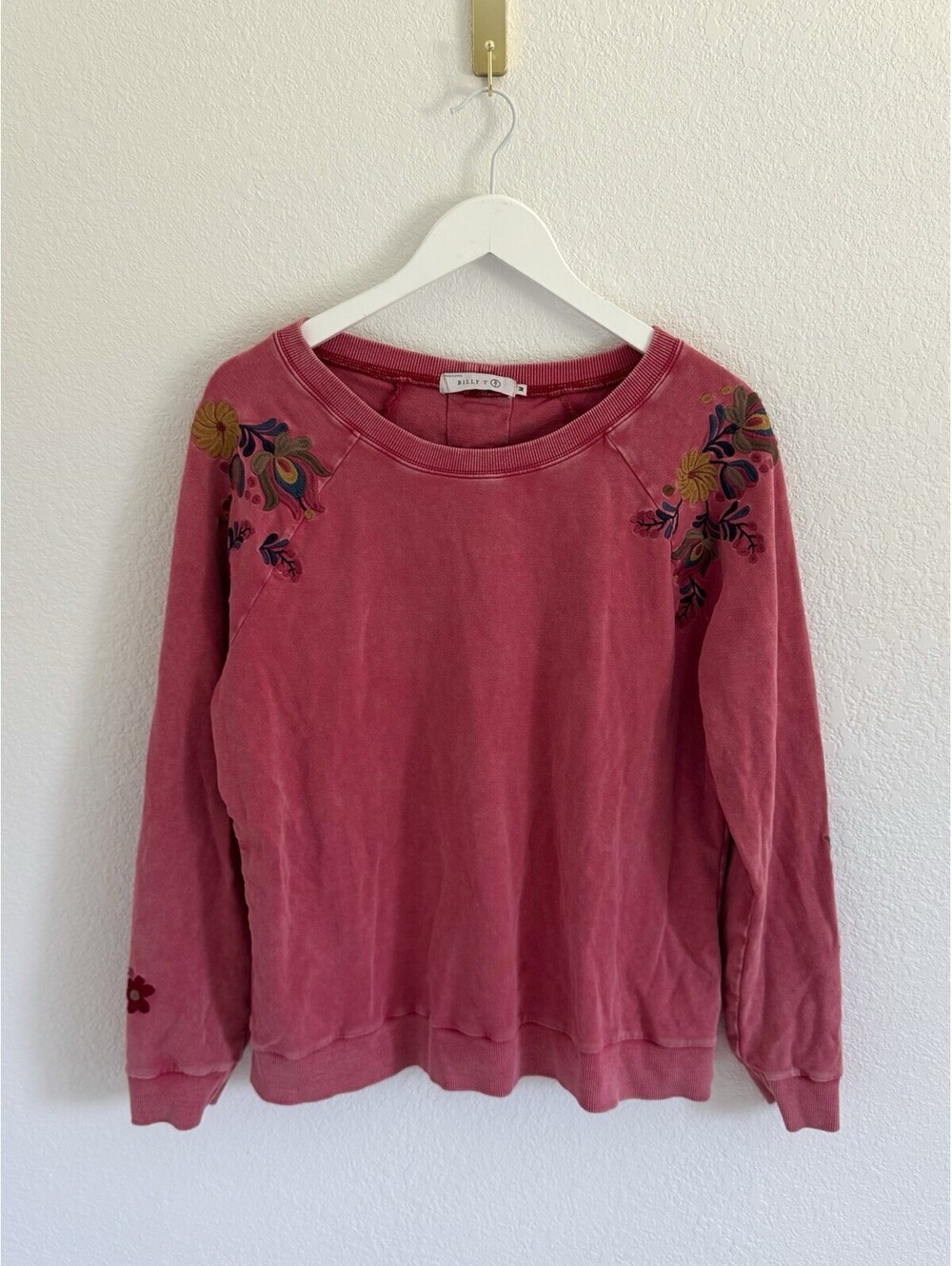 Billy T Women’s Medium Pink Wash Floral Embroidered Boho Artsy Pullover